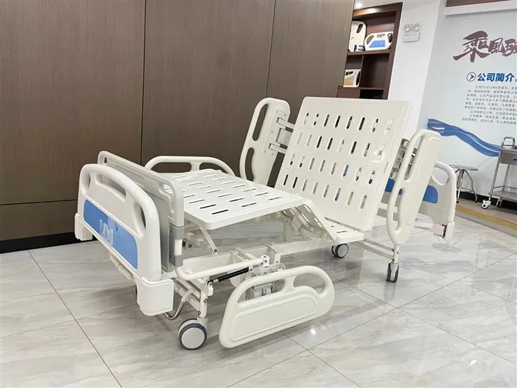 Double Rocker Manual Hospital Bed